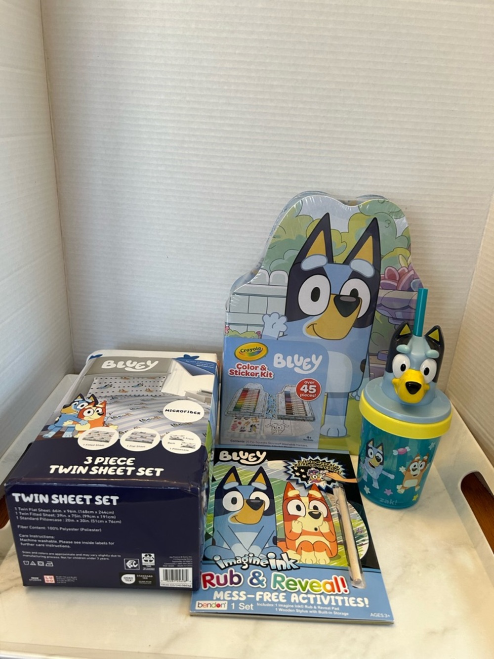 Bluey sheet set & toy bundle